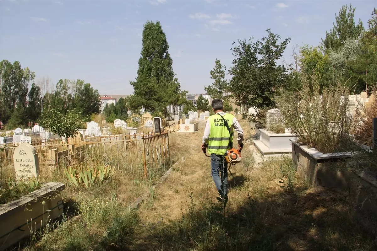 bayburtta mezarlik temizlik calismalari 4tkmkgkj