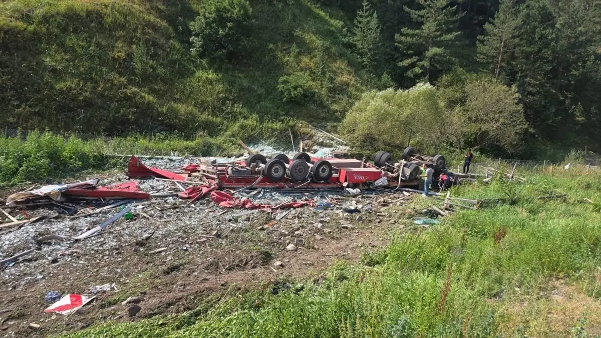 senkayada tir devrildi surucu yasamini yitirdi jUyXekU9