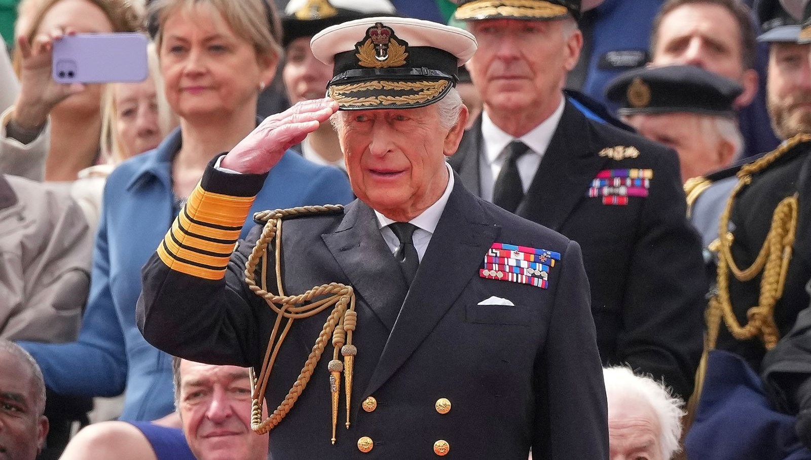 kral charlesin kara yili populeritesi rekor seviyede dustu d3FhgyFz