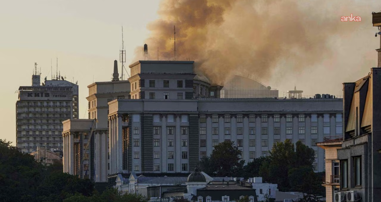 savasta ilk kez oluyor kievde bakanlar kurulu binasi vuruldu XsUTDyQJ