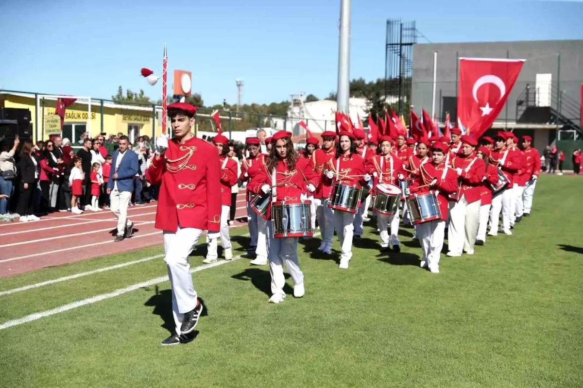 aliaga ataturk stadyumunda cumhuriyet coskusu PXNF1D3K.jpg