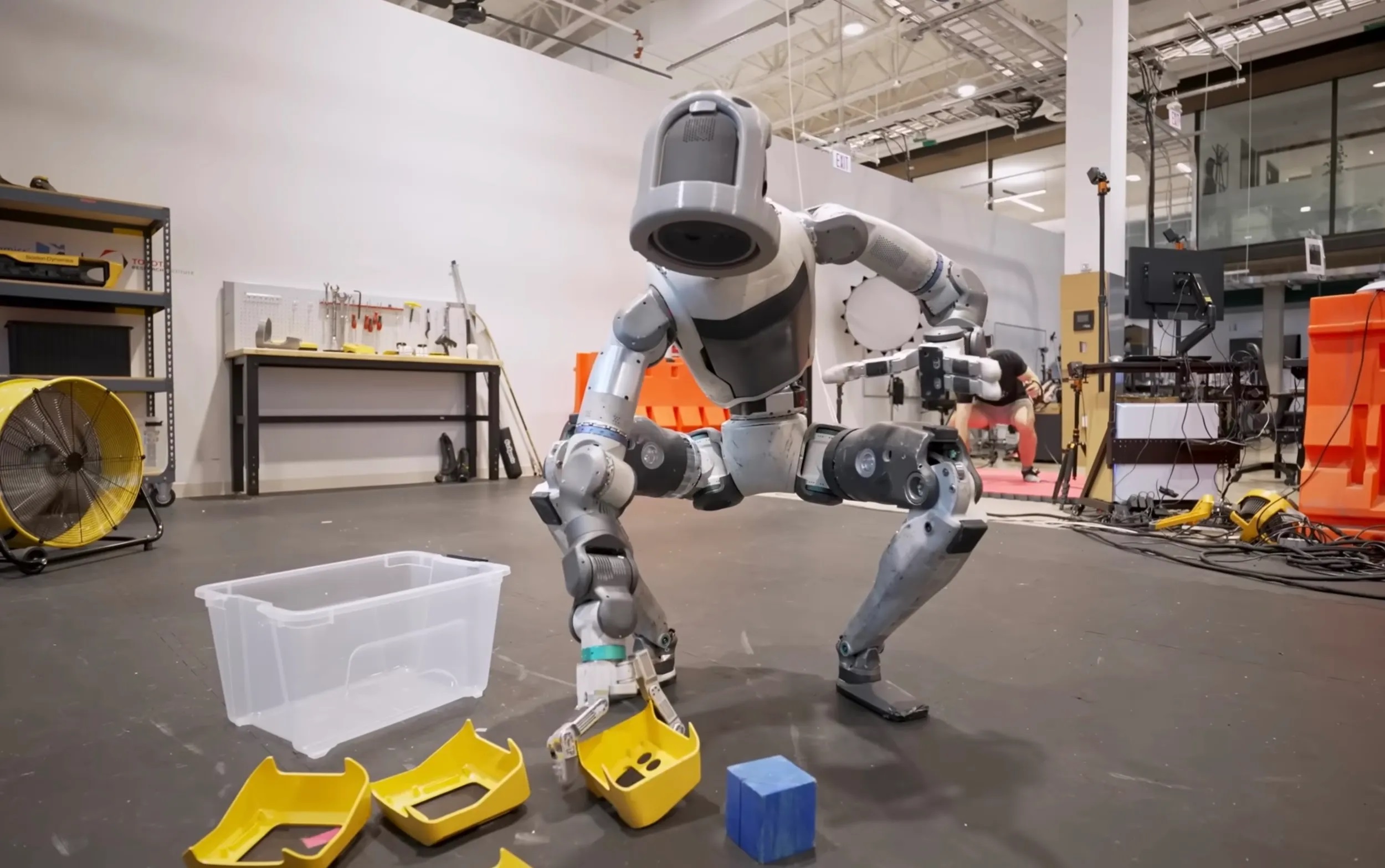 boston dynamics atlasa uc parmakli yeni el sistemi kazandirdi HpQQepW2