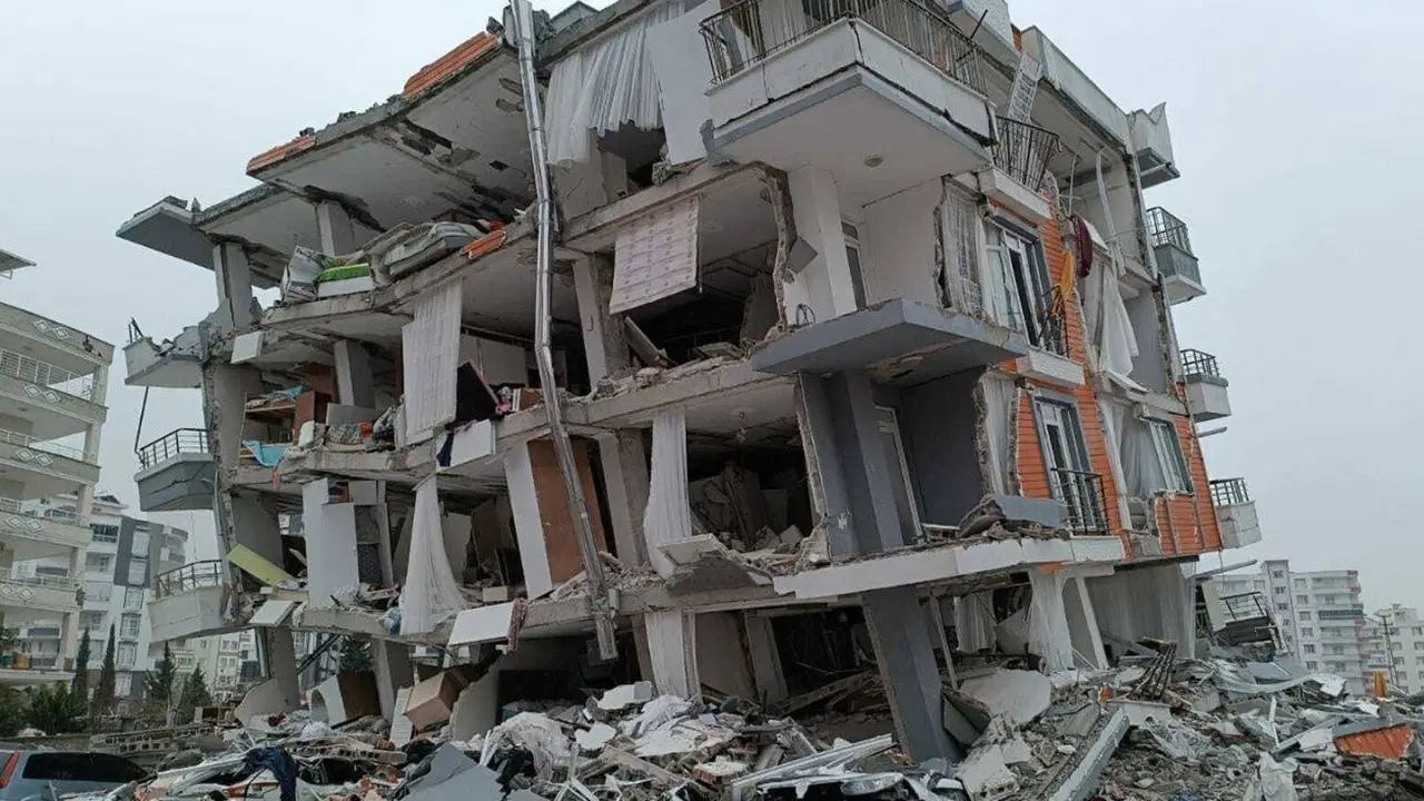 depremde yikilan burak yapi sitesi davasinda kamu gorevlileri ilk kez hakim karsisina cikti savunmalari pes dedirtti C83G5gfE