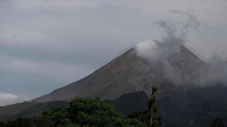 lewotobi laki laki yanardaginda korkutan patlama Fv78y3lT.jpg