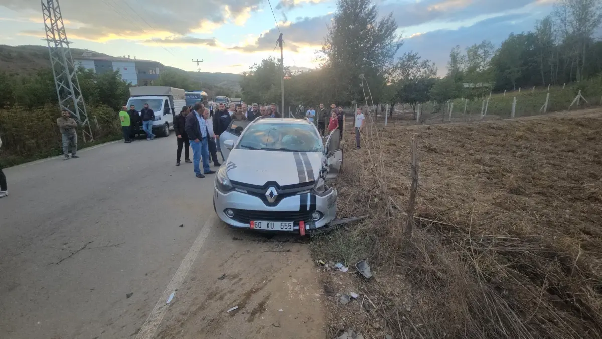 tokatta minibus ve otomobil carpisti 5 yarali Hfd8Um35