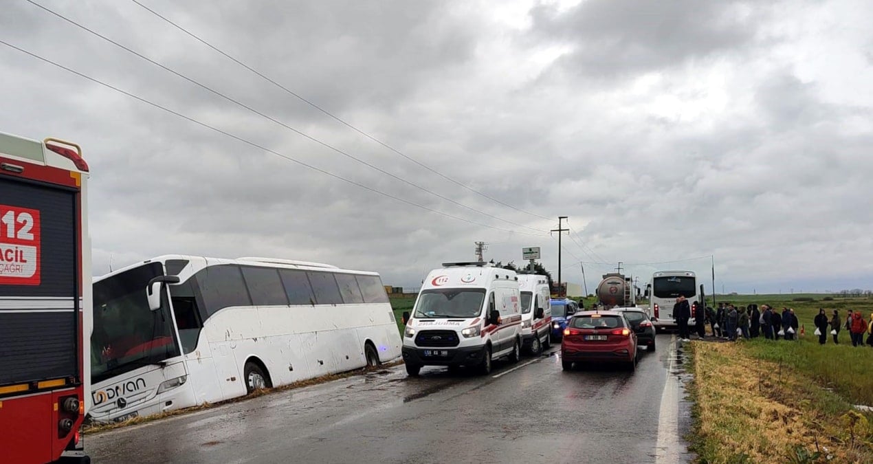 1 Mayıs Kutlamalarına Giden Otobüs Şarampole Devrildi: 45 Yolcudan Biri Yaralandı