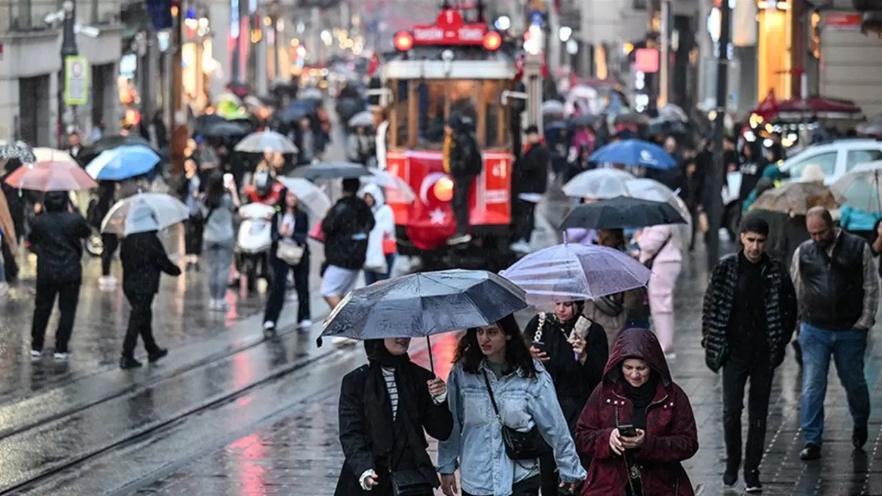 akom-saat-vererek-uyardi-istanbulda-yagislar-etkisini-artiracak-qJzhxF88