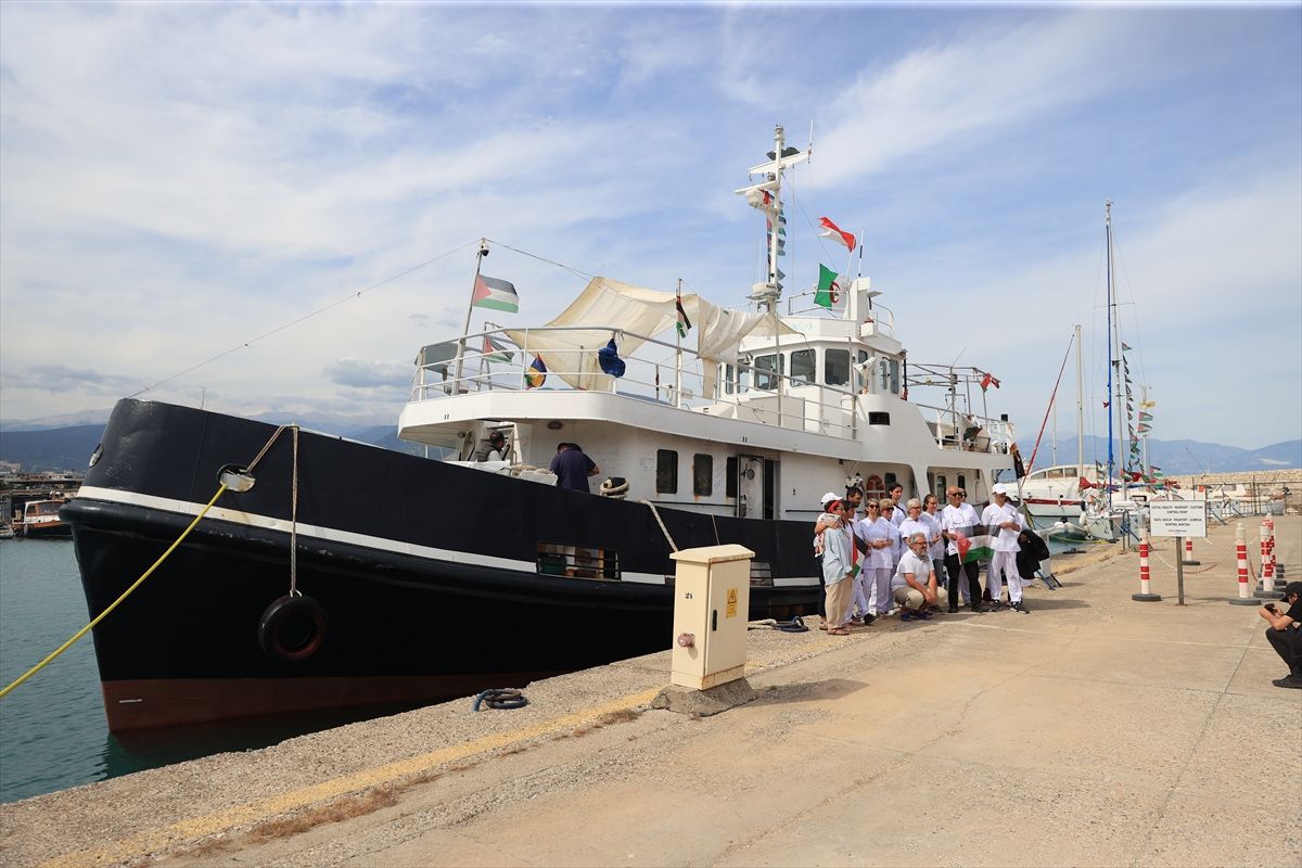 gazzeye-yardim-goturen-family-teknesi-finikede-marinaya-yanasti-M2gGAmV8