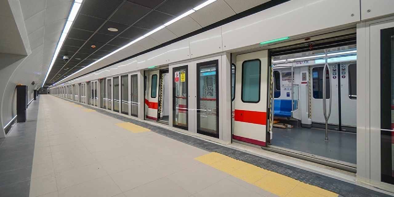 Kadıköy Metro İstasyonu’nda 1 Mayıs Düzenlemesi