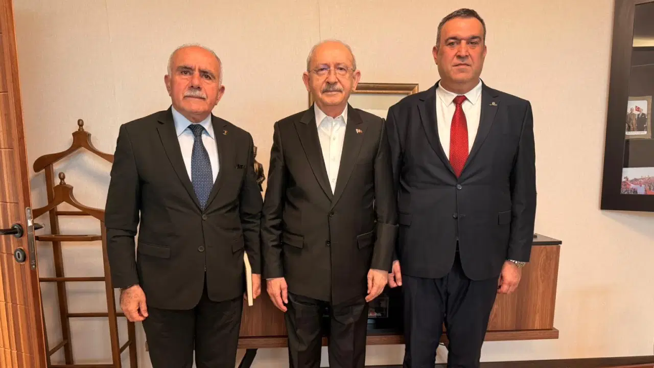 kemal-kilicdaroglundan-dikkat-ceken-hamle-gursel-tekinin-yardimcilariyla-gorustu-hgDfPNnC