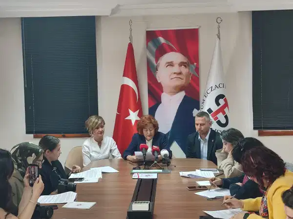 teis-baskani-saydan-ilac-internetten-satisi-yapilamayacak-kadar-ciddi-bir-urun-mVAreWvM